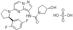 (3S)-N-[5-[(2R)-2-(2,5-二氟苯基)-1-吡咯烷基]吡唑并[1,5-a]嘧啶-3-基]-3-羟基-1-吡咯烷甲酰胺硫酸盐分子结构 (CAS 1223405-08-0)